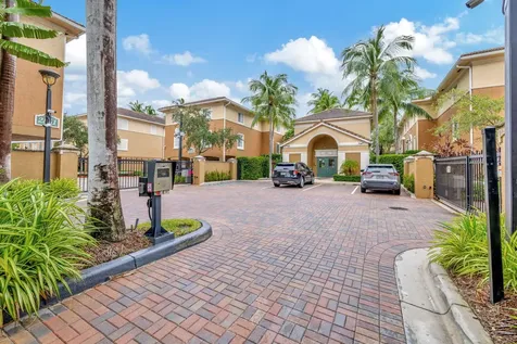 2911 Ne 185th Street Aventura FL 33180