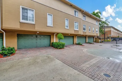 2911 Ne 185th Street Aventura FL 33180