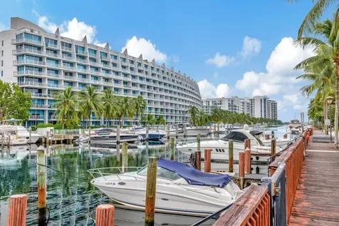 2911 Ne 185th Street Aventura FL 33180
