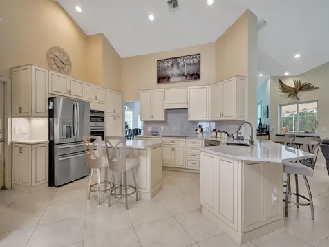 6806 Newport Lake Circle Boca Raton FL 33496