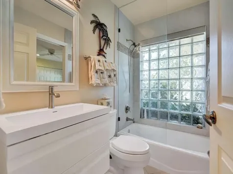 6806 Newport Lake Circle Boca Raton FL 33496