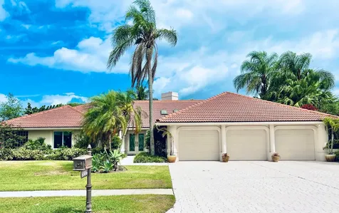 6806 Newport Lake Circle Boca Raton FL 33496