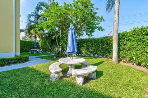 172 N County Road Palm Beach FL 33480