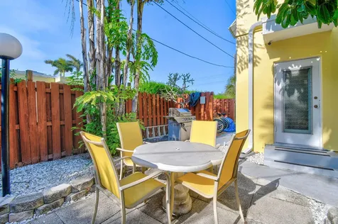 172 N County Road Palm Beach FL 33480