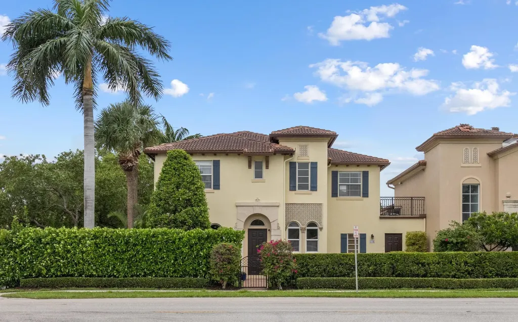 110 Via Floresta Drive Boca Raton FL 33487