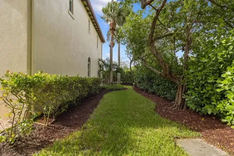 110 Via Floresta Drive Boca Raton FL 33487
