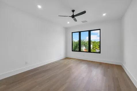 2737 Ne 18th Street Fort Lauderdale FL 33305
