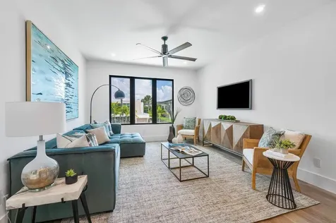 2737 Ne 18th Street Fort Lauderdale FL 33305