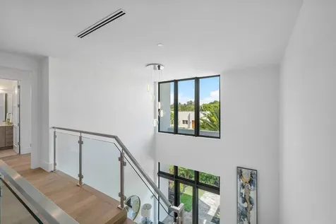 2737 Ne 18th Street Fort Lauderdale FL 33305