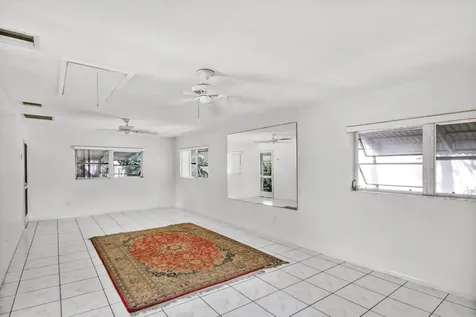 448 Sw 10th Avenue Boynton Beach FL 33435