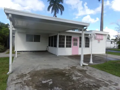 8903 Pine Street Boynton Beach FL 33436