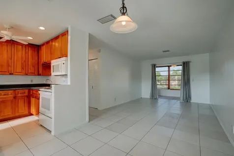 2111 Ne 1st 203 Court Boynton Beach FL 33435