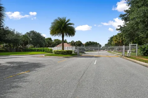 4576 Thornwood Circle Palm Beach Gardens FL 33418