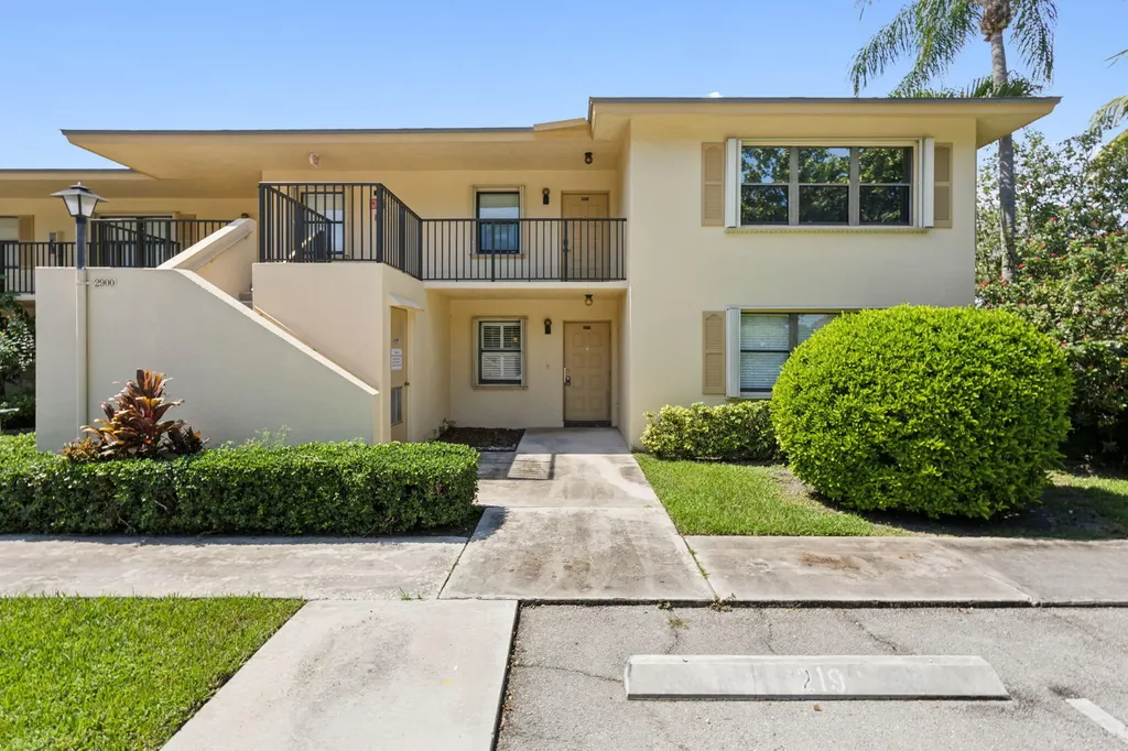 2900 SW 22nd Circle Delray Beach FL 33445