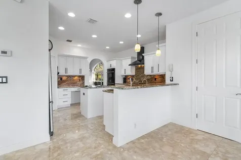 560 Sw 15th Street Boca Raton FL 33432