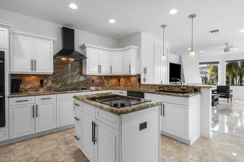 560 Sw 15th Street Boca Raton FL 33432