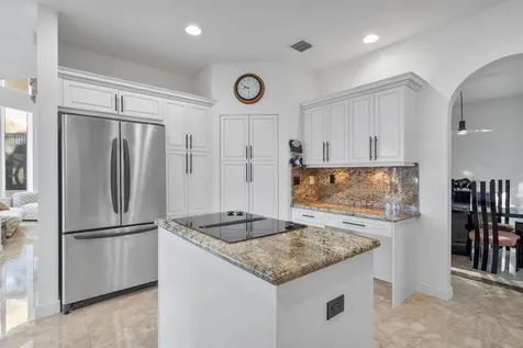 560 Sw 15th Street Boca Raton FL 33432