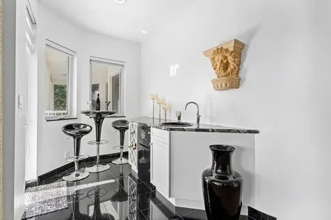 560 Sw 15th Street Boca Raton FL 33432