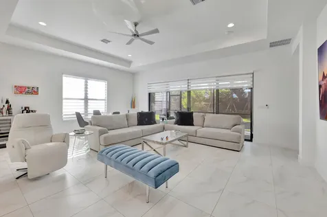 9291 Mountain Pine Grove Boynton Beach FL 33473