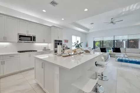 9291 Mountain Pine Grove Boynton Beach FL 33473