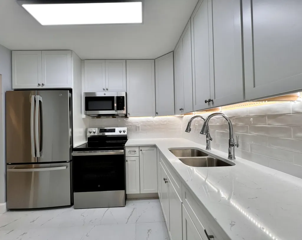 103 Stratford H West Palm Beach FL 33417