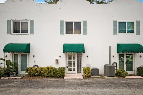 690 Se 23rd Avenue Pompano Beach FL 33062