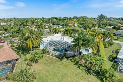 301 N Country Club Drive Atlantis FL 33462