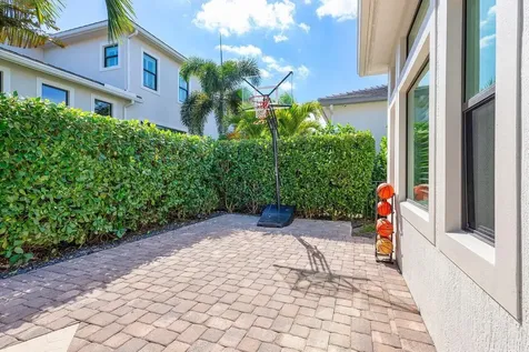 2708 Nw 75th Street Boca Raton FL 33496