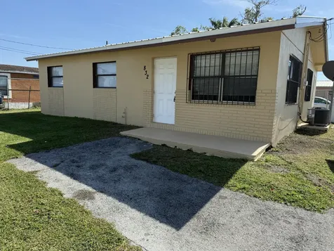 832 Sw Avenue B Belle Glade FL 33430