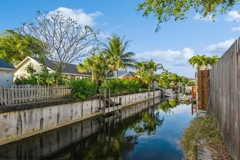 1060 Nw 19th Terrace Delray Beach FL 33445