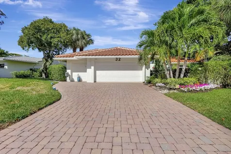 32 Hampshire Lane Boynton Beach FL 33436