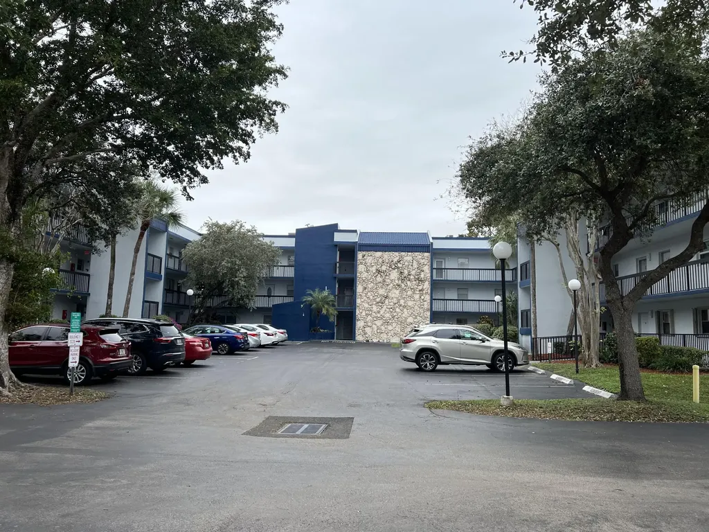 3220 Holiday Springs Boulevard Margate FL 33063