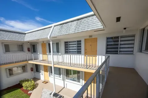 2840 Cynthia 204 Lane Lake Worth Beach FL 33461