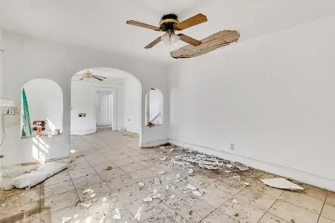 1839 Nw 49th Street Miami FL 33142