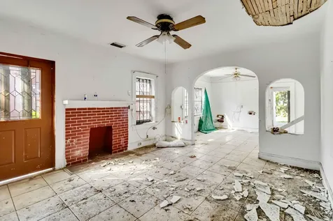 1839 Nw 49th Street Miami FL 33142