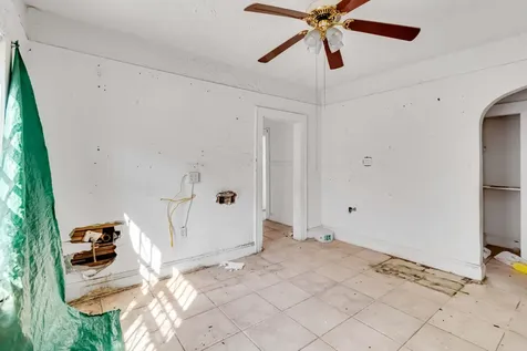 1839 Nw 49th Street Miami FL 33142