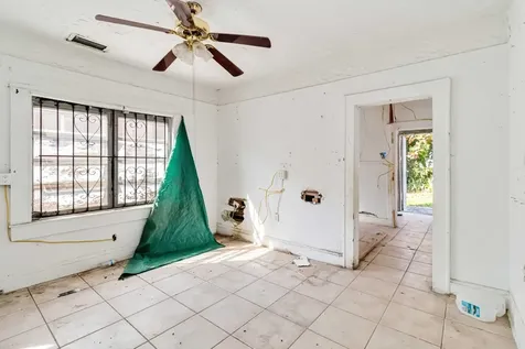 1839 Nw 49th Street Miami FL 33142