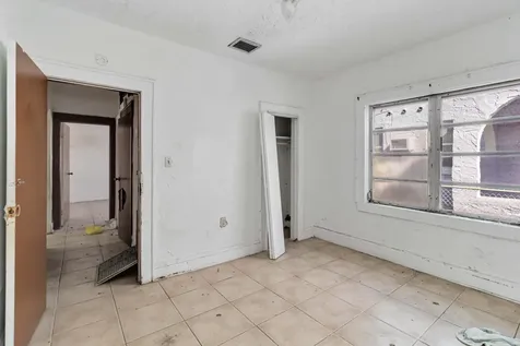 1839 Nw 49th Street Miami FL 33142