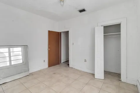 1839 Nw 49th Street Miami FL 33142