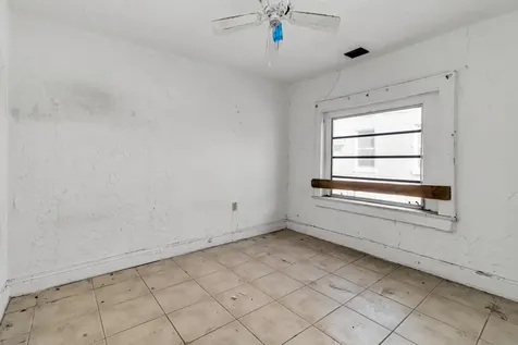 1839 Nw 49th Street Miami FL 33142