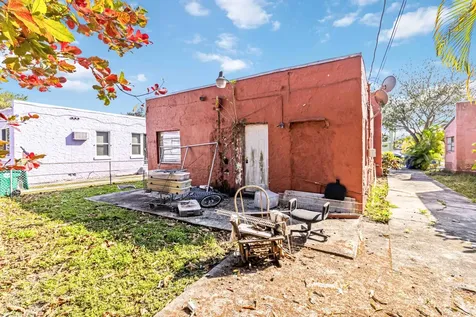 1839 Nw 49th Street Miami FL 33142