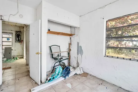 1839 Nw 49th Street Miami FL 33142