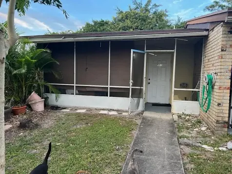 4919 Freedom Circle Lake Worth FL 33461
