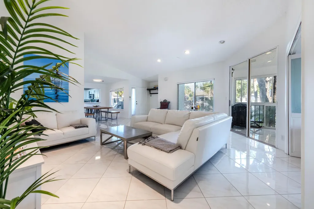 7485 Glendevon Lane Delray Beach FL 33446