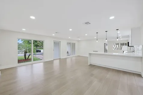 700 W Camino Real Boca Raton FL 33486