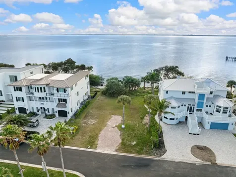 7671 Pelican Pointe Drive Jensen Beach FL 34957