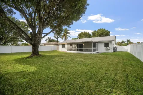9490 Richmond Circle Boca Raton FL 33434