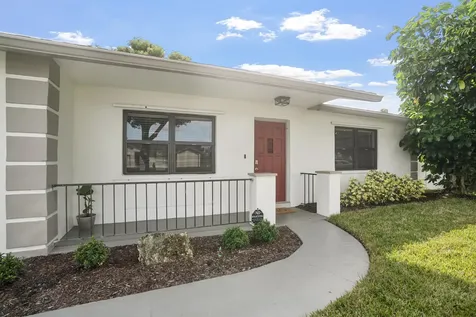 9490 Richmond Circle Boca Raton FL 33434