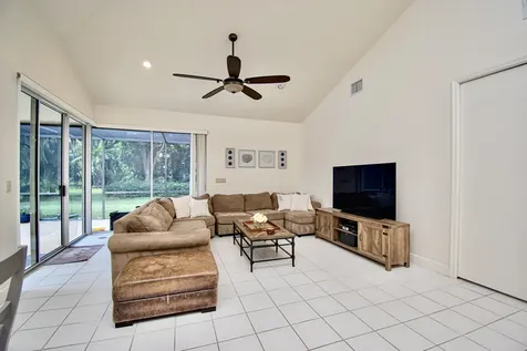 5723 Hamilton Way Boca Raton FL 33496