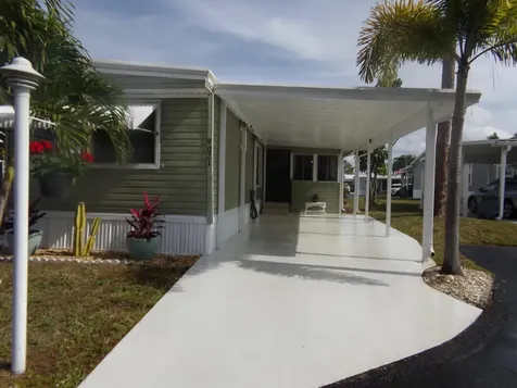 9021 Fomento Bay Boynton Beach FL 33436